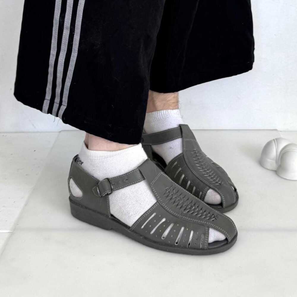 Vintage 90's Mavel Worishofer retro soviet sandals in sage green ( Size 44 EU, 9.5 UK, 10.5 US )